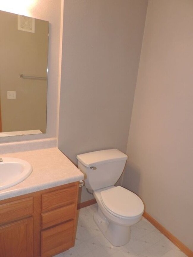 Building Photo - $1,450 | 2 Bedroom, 2 Bathroom Condo | Pet...