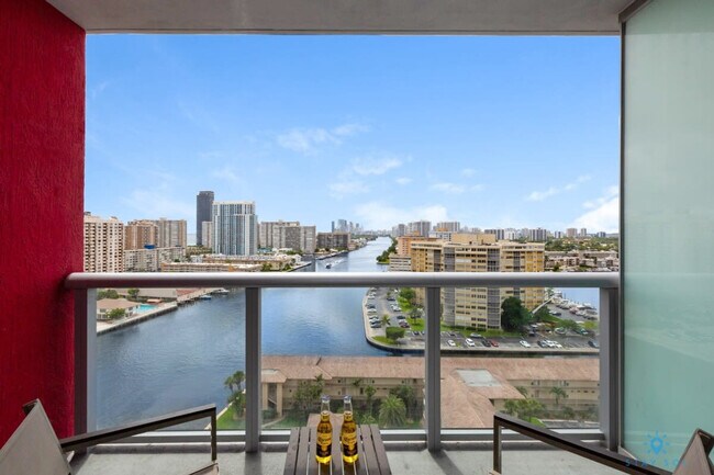 Building Photo - 2602 E Hallandale Beach Blvd