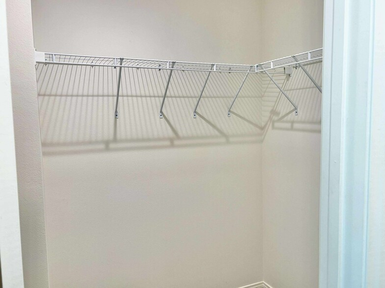 Building Photo - 8906 Jasmine Dr