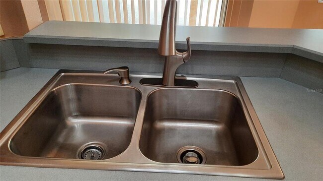 Building Photo - 58 Burning Bush Dr