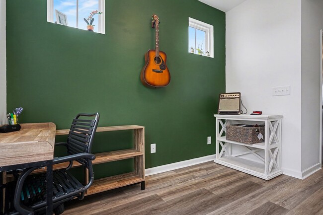 Building Photo - 3BR Like-New End-Unit Townhome – Wendell Falls