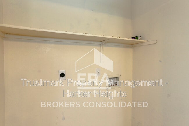 Building Photo - 707 S Amy Ln
