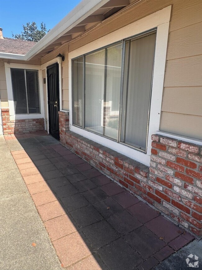 Building Photo - 1420 Callen St