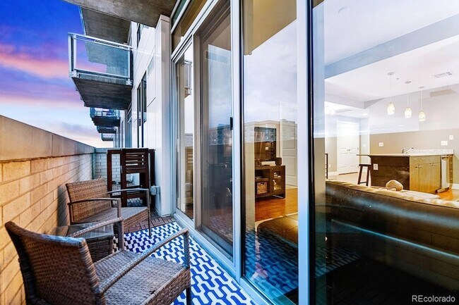 Building Photo - 2001 Lincoln St