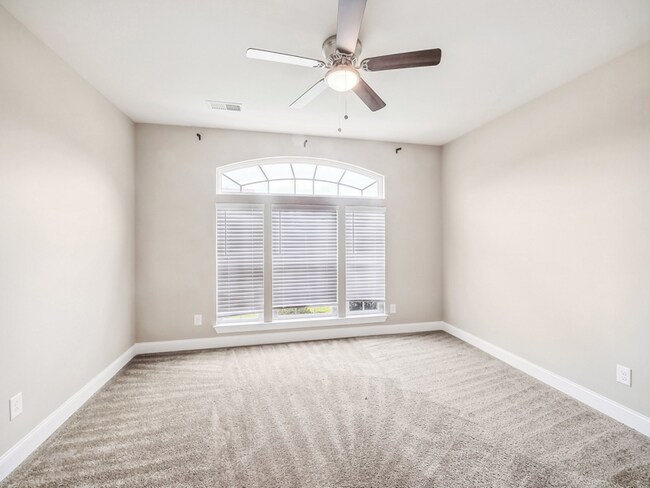 Building Photo - 425 Brushfield Park Dr