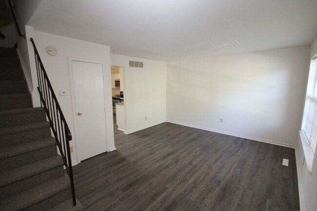 Building Photo - 1473 Charlestown Dr