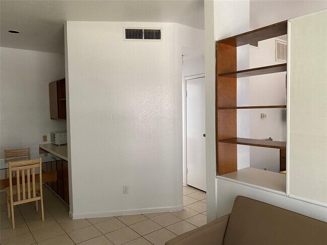 Building Photo - 7901 Cambridge St