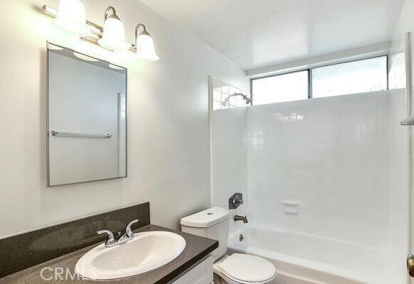 Building Photo - 1238 W 87th St