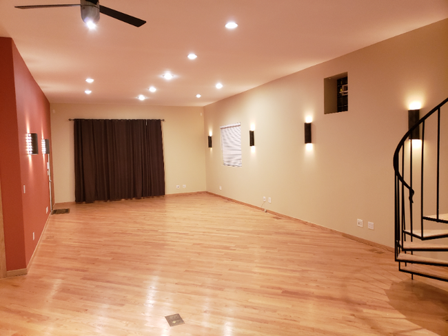 Building Photo - 8058 S Brandon Ave