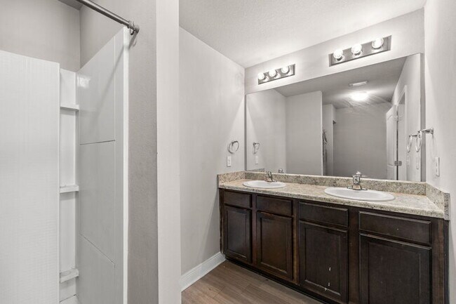 Building Photo - 5768 Callaway Cir