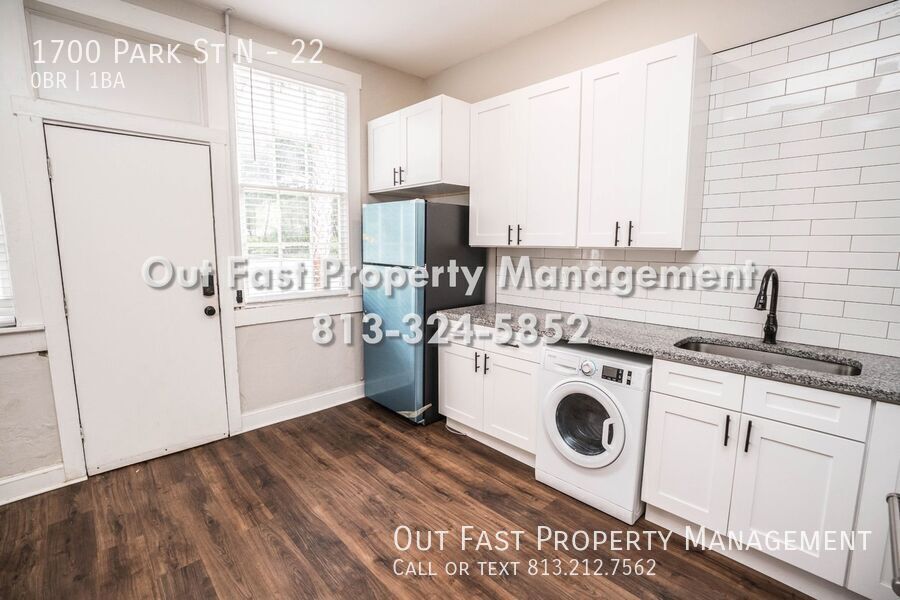 Building Photo - 1700 Park St N