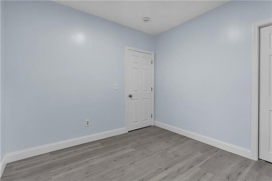 Building Photo - 458 High St