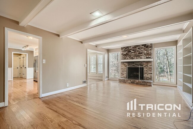 Building Photo - 9400 N Lake Dr