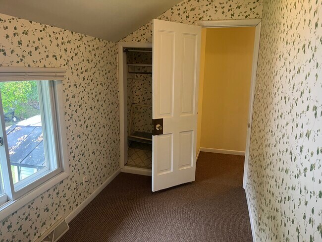 Building Photo - 2088 Chapman Lake Dr