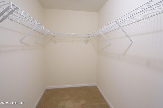 Building Photo - 100 Pine St