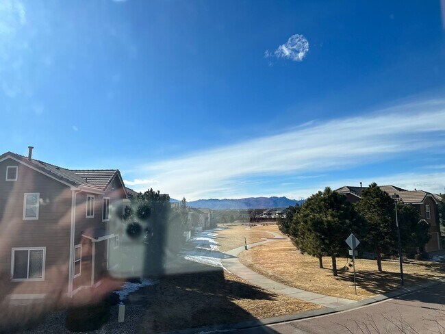 Building Photo - Beautiful 3 Bdrm, 2.5 bath Home in quiet neighborhood