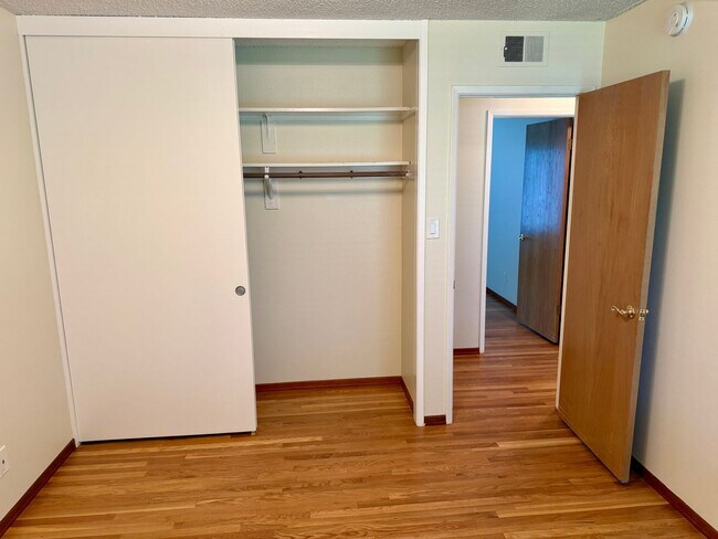 Building Photo - Single Story 4 Bedroom Ranch Style Home in Anaheim!