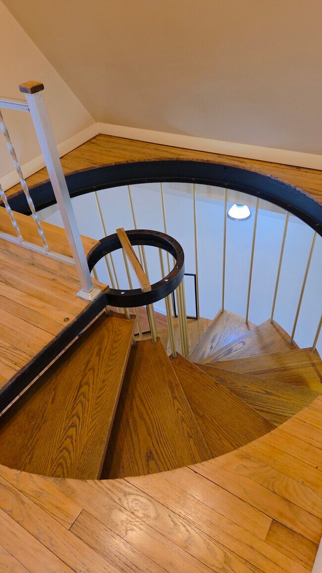 Building Photo - 510 Mercer Rd