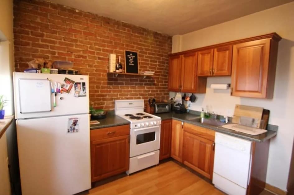 Building Photo - 32 Riverdale St
