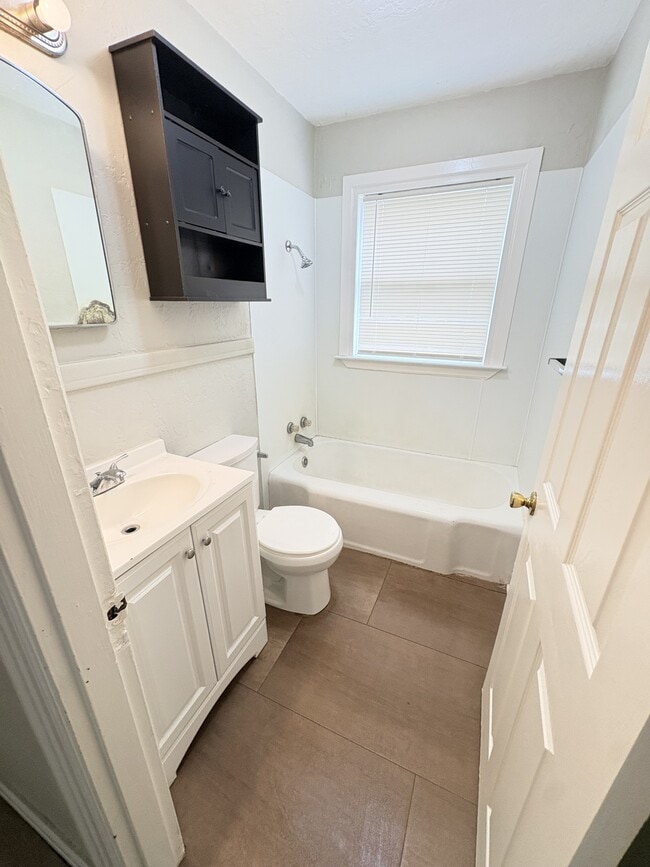 Building Photo - 1718 8th St