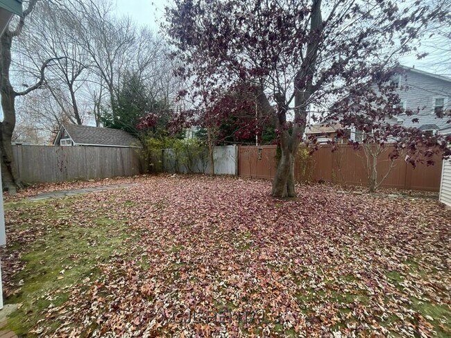 Building Photo - 30 Stearns Rd