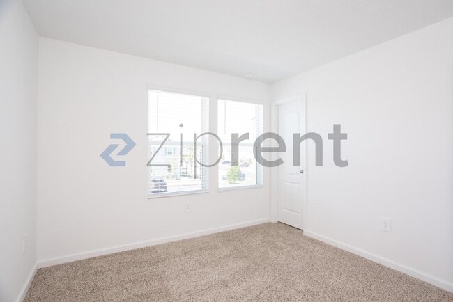 Building Photo - Unit