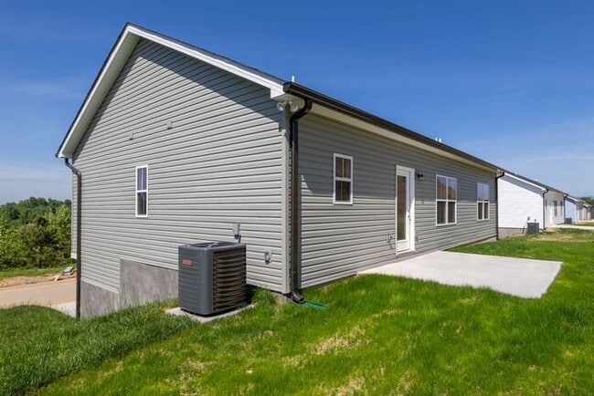 Building Photo - Stunning 4-Bed, 3-Bath Home with 2-Car Garage- ONE MONTH FREE RENT Move-In Special!