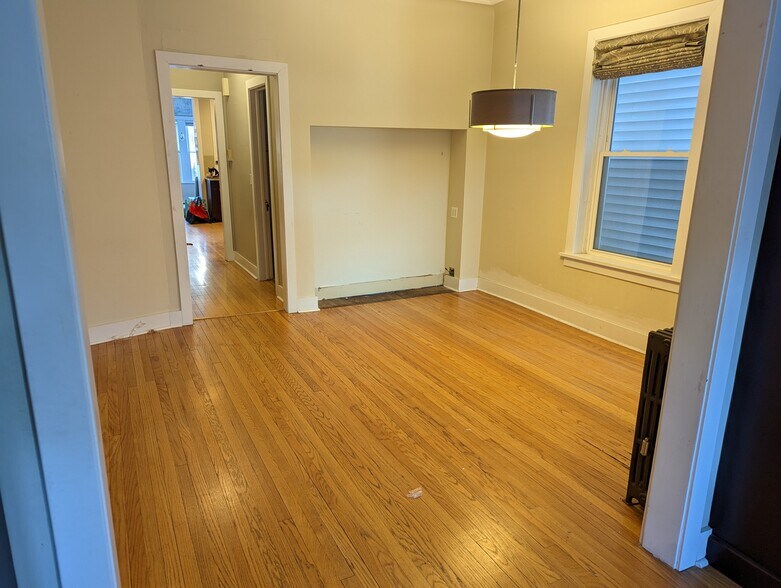 Building Photo - 1426 W Balmoral Ave