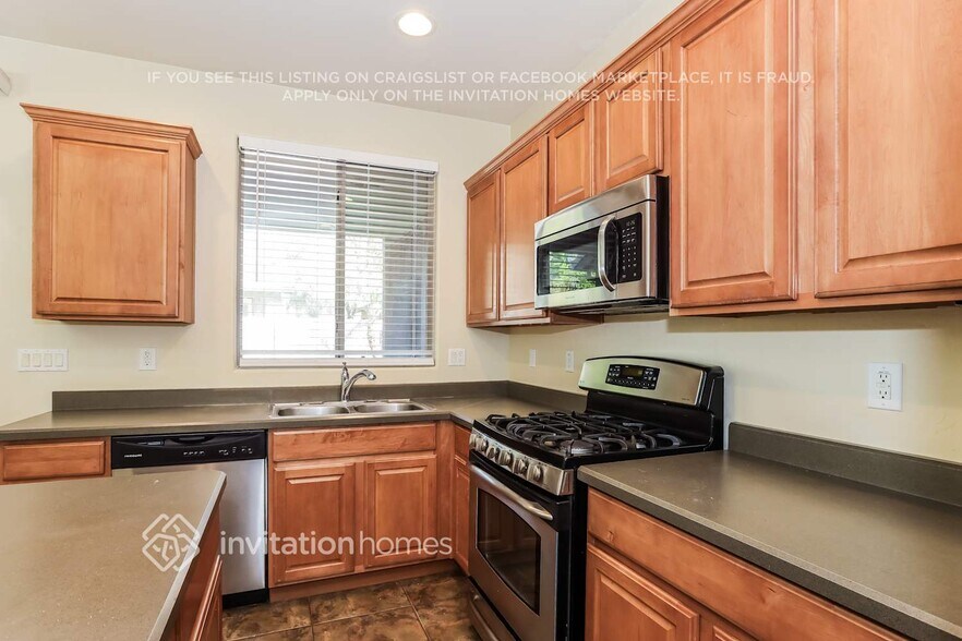 Building Photo - 18854 E Swan Dr