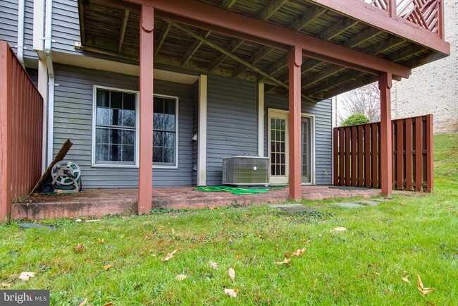 Building Photo - 8627 Trail View Dr