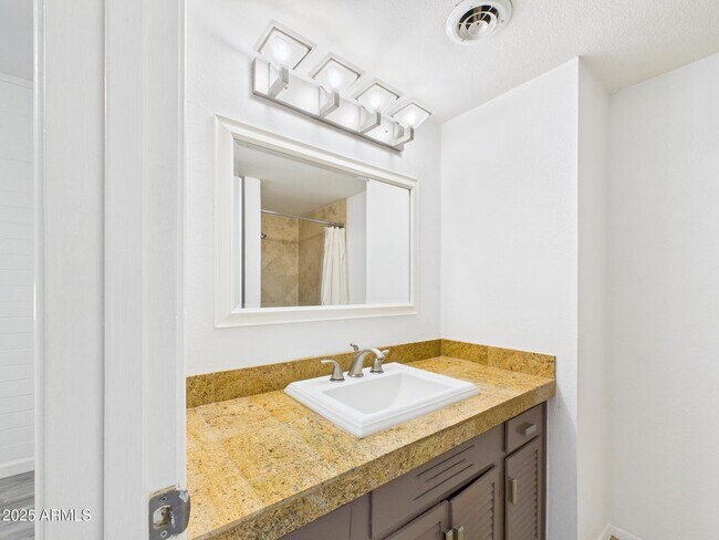 Building Photo - 6501 N 17th Ave