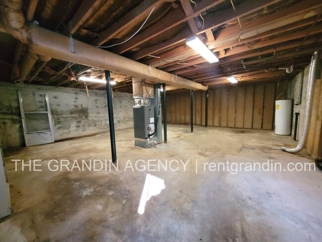 Building Photo - 1109 Mountain View Rd