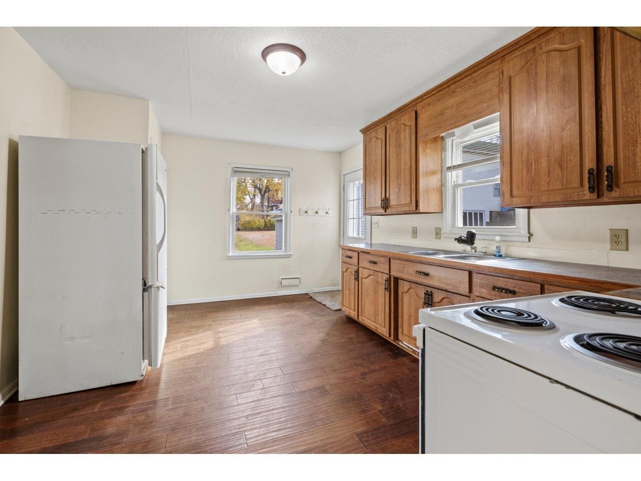 Building Photo - 120 2nd St N