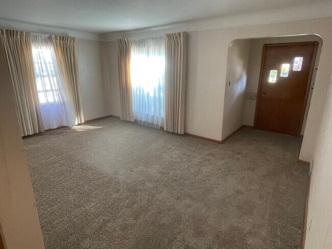 Building Photo - 3806 Longwood Ave