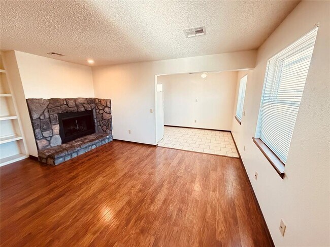 Building Photo - 316 Falcon Ct