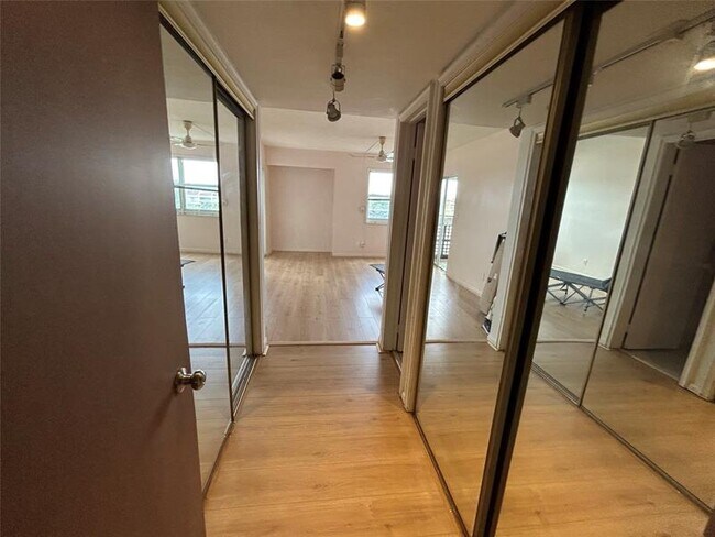 Building Photo - 3301 Spanish Moss Terrace