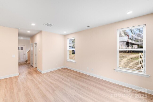 Building Photo - 645 Brookwood St