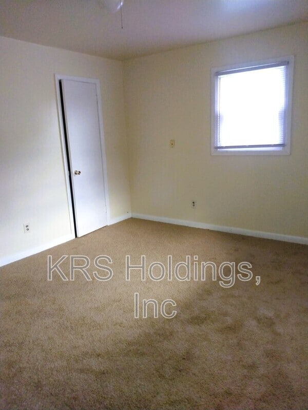 Building Photo - 2406 Wayside Dr