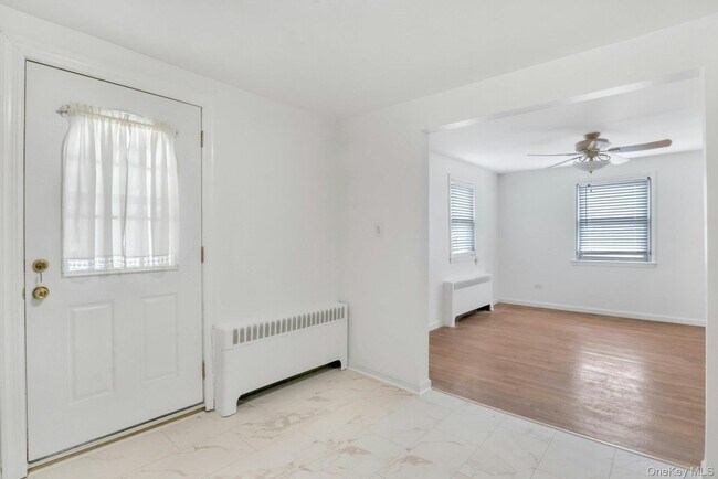 Building Photo - 105 Woodside Ave