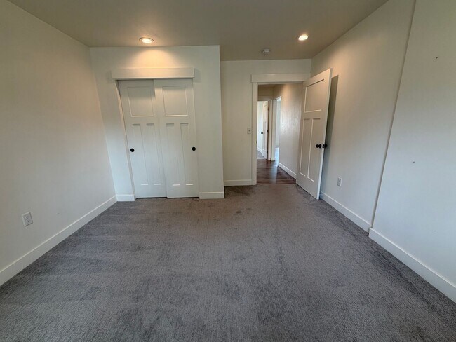 Building Photo - Now renting 3 bedroom House