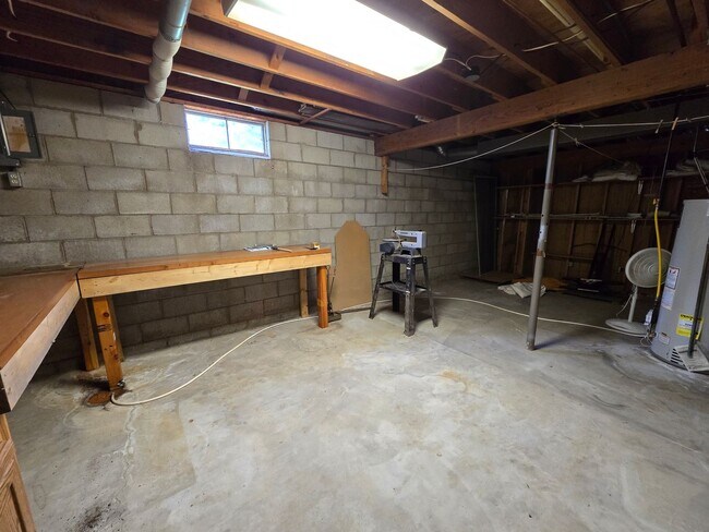 Building Photo - Cute 2-bedroom duplex in Normal!