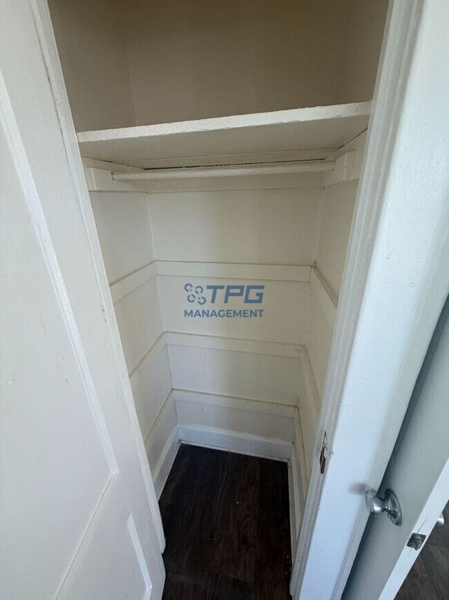 Building Photo - 134 Dewey St