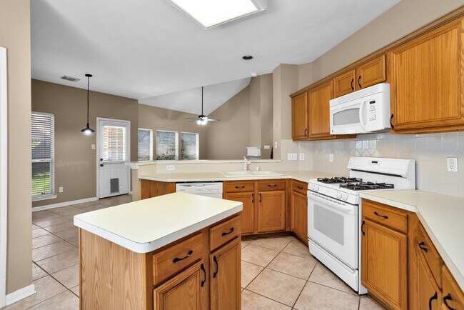 Building Photo - 20931 Deauville Dr