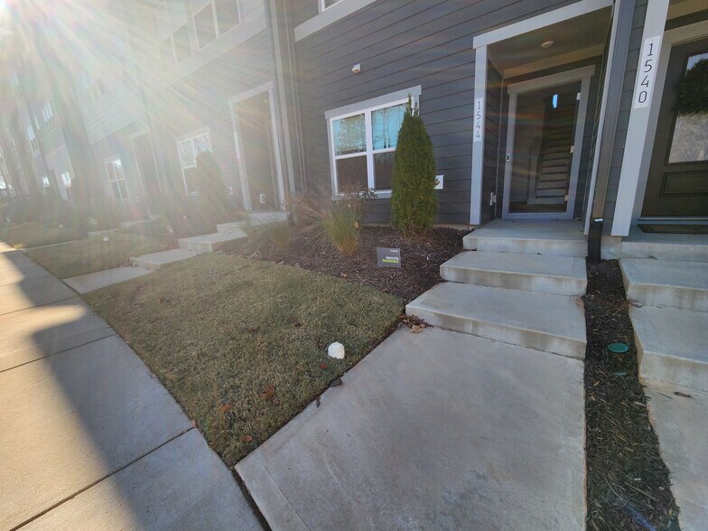 Building Photo - Room in Townhome on Levy Wy