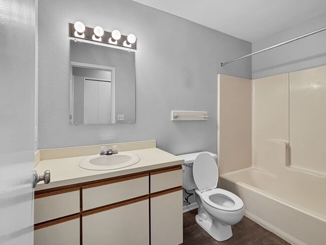 Building Photo - 1018 Abbey Ct