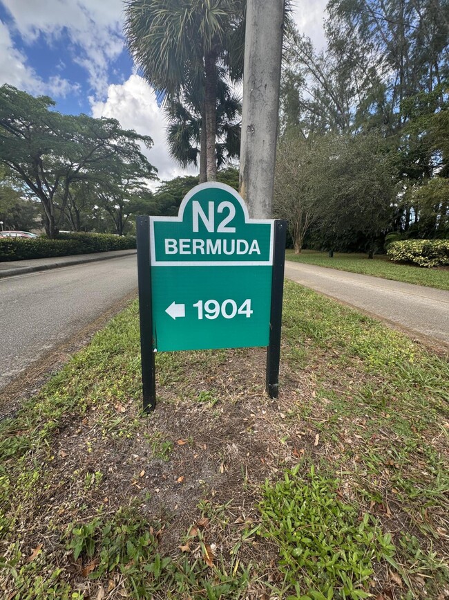 Building Photo - 1904 Bermuda Cir