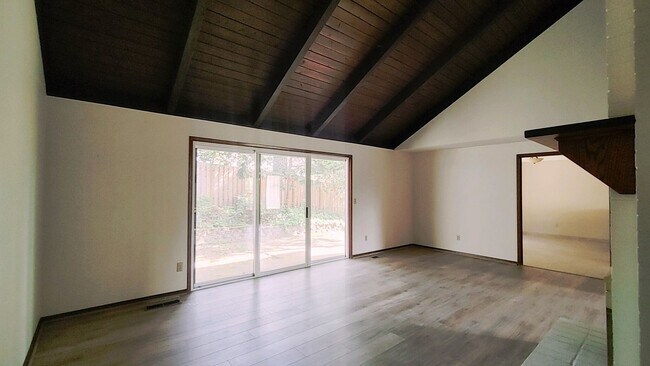 Building Photo - This Great Mt. Park Home with 3 Bedroom 2 ...