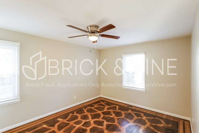 Building Photo - 813 Highbury Dr