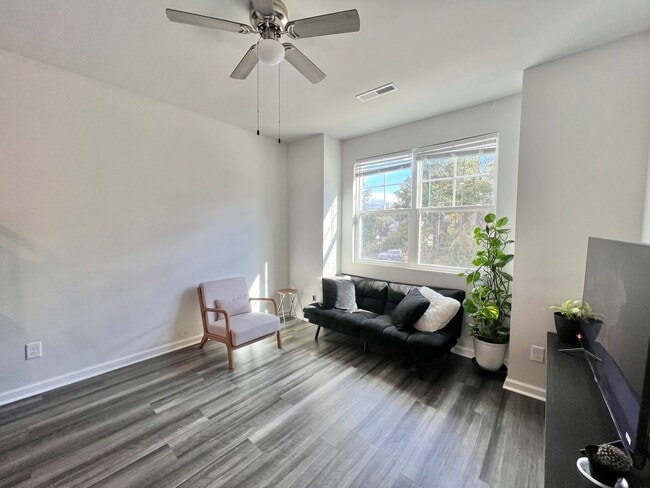 Building Photo - Stunning 3BD, 2.5BA Raleigh Townhome with ...