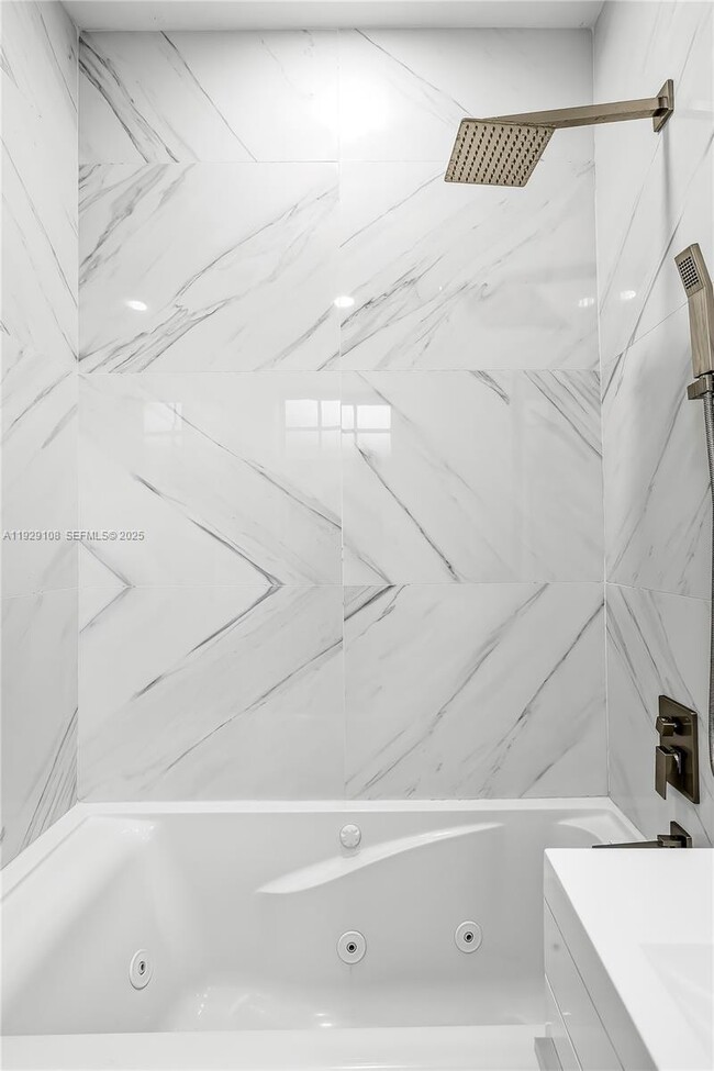 Building Photo - 345 Fairway Dr